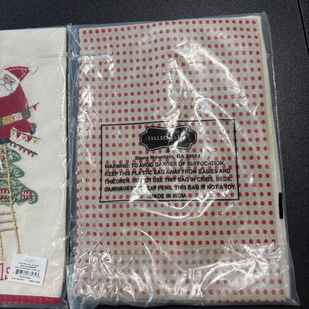 festive Mud Pie embroidered Christmas hand towel Santa decor 2 pack new - Picture 3 of 5